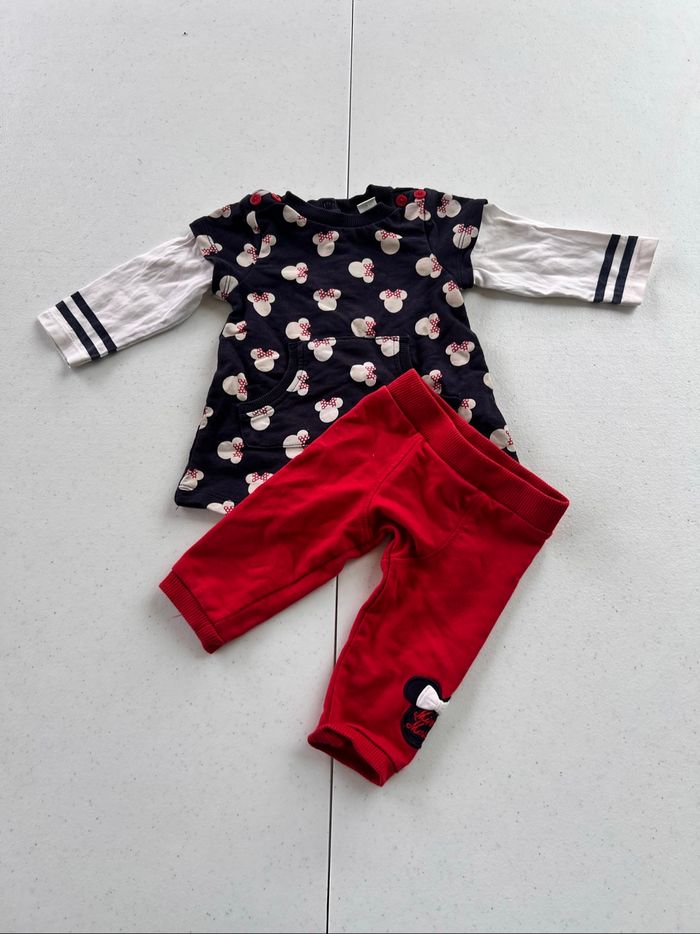 Ensemble tenu complète Disney  Très bon état  Taille 3 mois