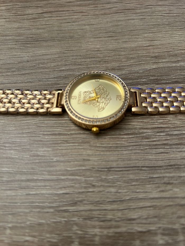 Montre Versace neuve jamais portée - photo numéro 3