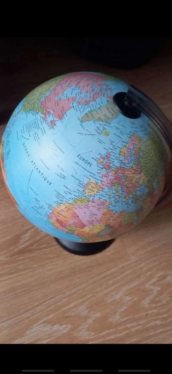 Globe terrestre lumineux