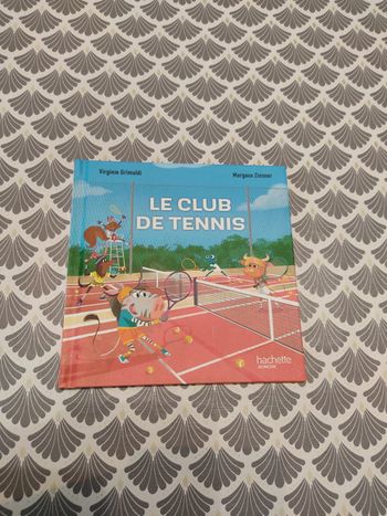 Livre Le club de tennis Hachette Neuf