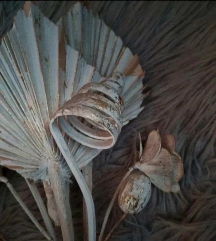 Vase (Les Sables d'Olonne Vendée) avec fausse fleurs vintage - photo numéro 7