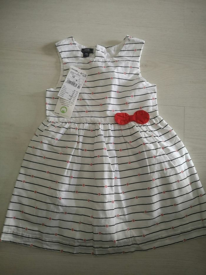 Robe neuve taille 18 mois