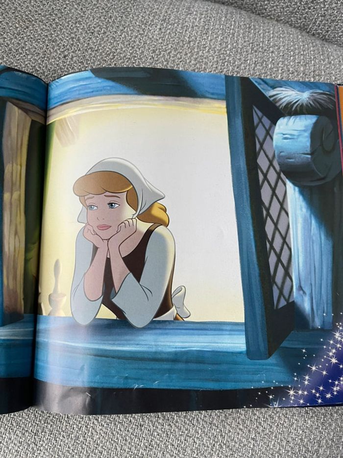 Livre illustré Cendrillon « les grands classiques » Disney princesses de Hachette - photo numéro 4