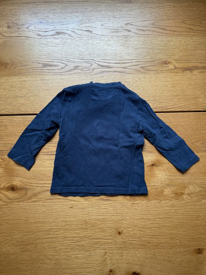T-shirt Manches Longues Bleu Marine Gémo 18 Mois Un Sacré Numéro Comme Papa – Très Bon État - photo numéro 2