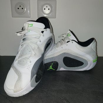 Basket Jordan Tatum 2 Néon ~ Basket-ball ~ Blanche Noire Verte ~ pointure 44