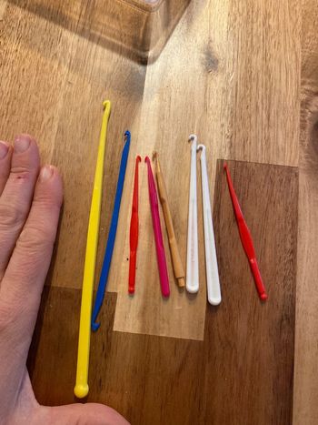 Lot de 8 petits crochets en plastique