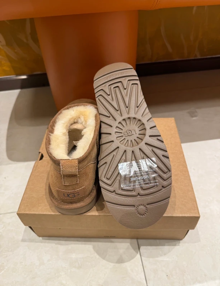 Bottes Ugg mini  taille 39 - photo numéro 5