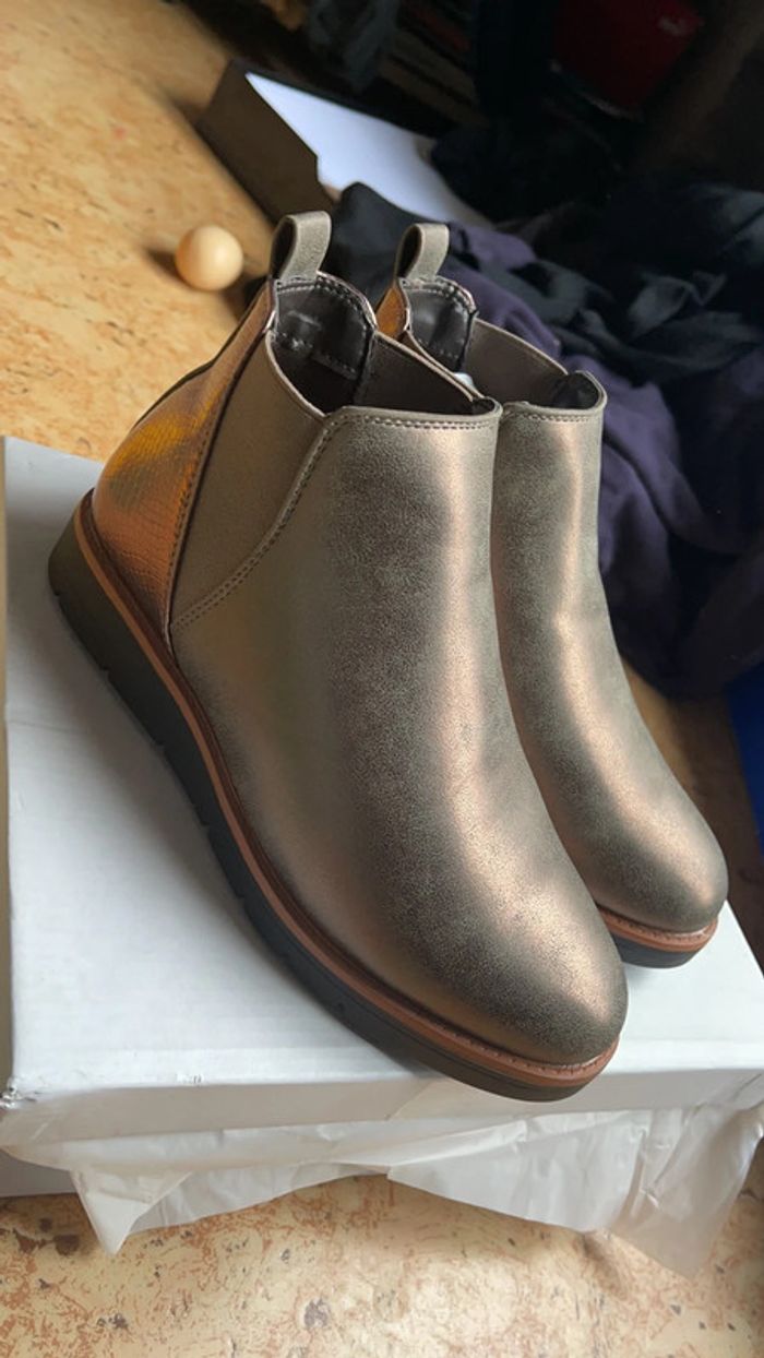 Jolie paire de bottines pointure 36 neuves jamais portées - photo numéro 2