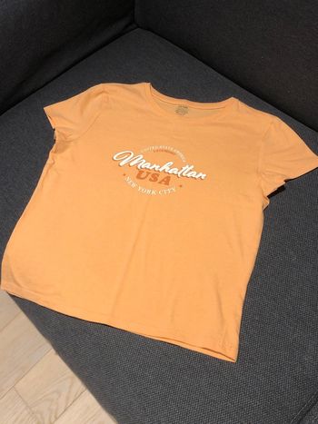 T shirt orange manhattan usa