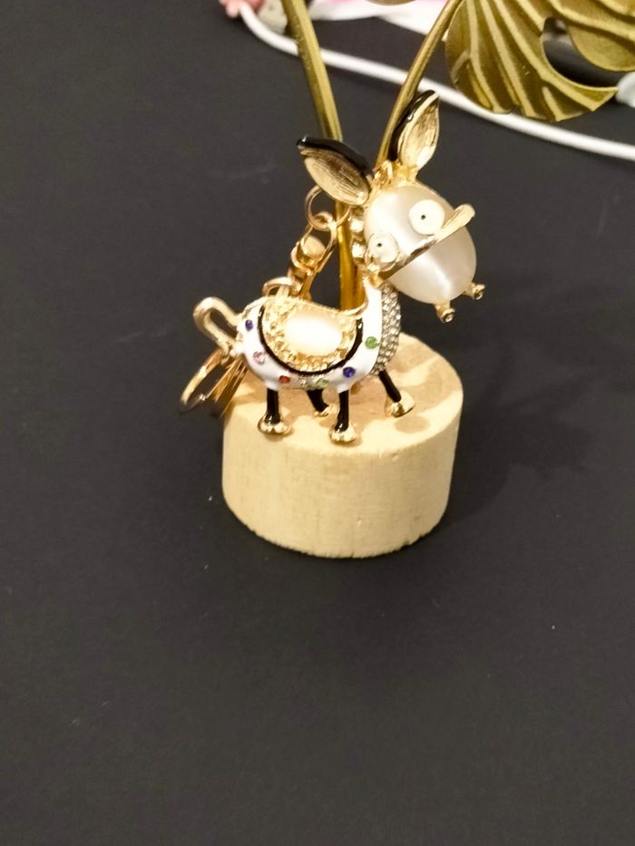 Porte clé bijou de sac petit ane avec pierres et strass neuf