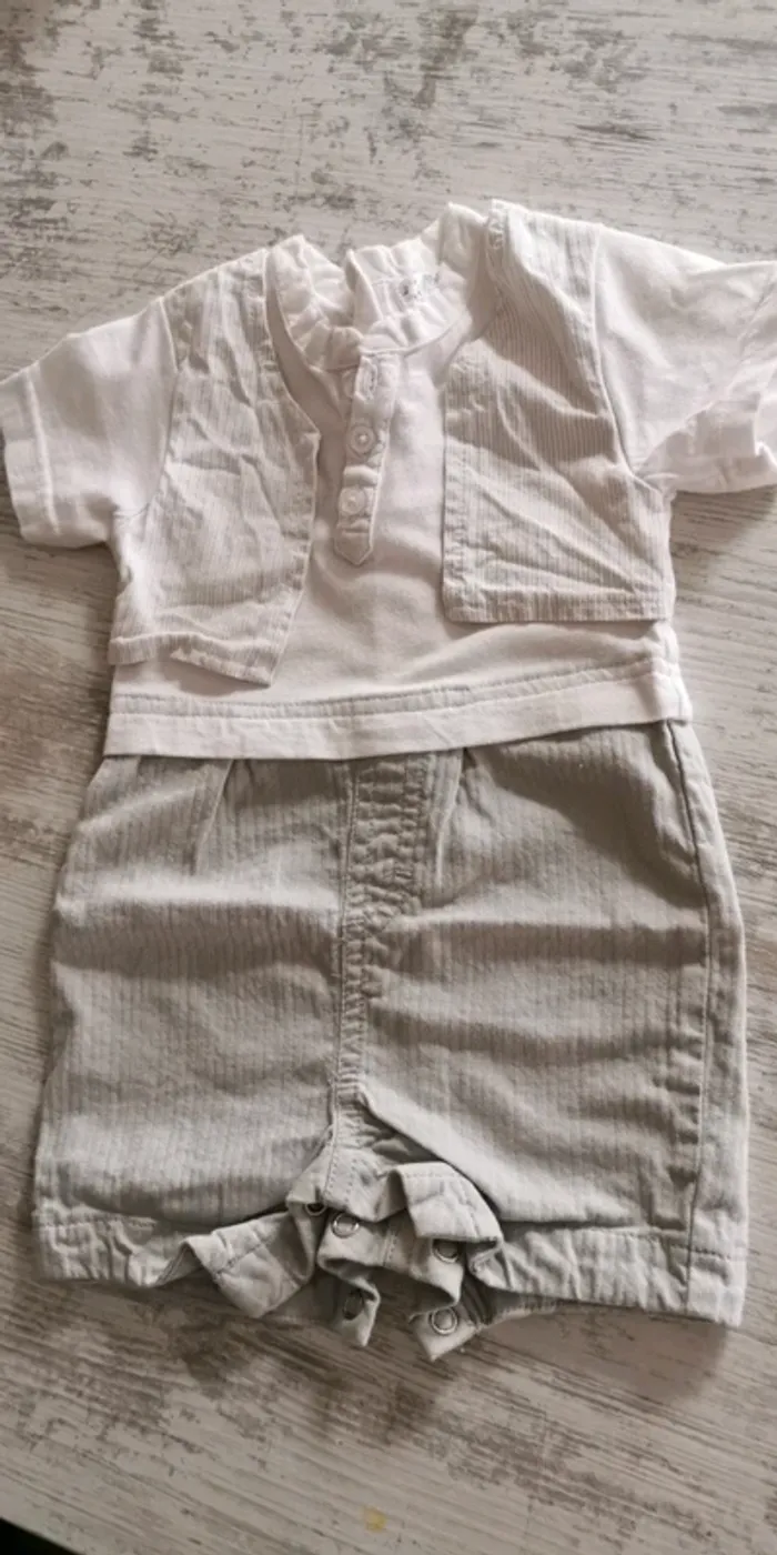 Combinaison short manches courtes effet costume 3 pièces 3 mois Kitchoun