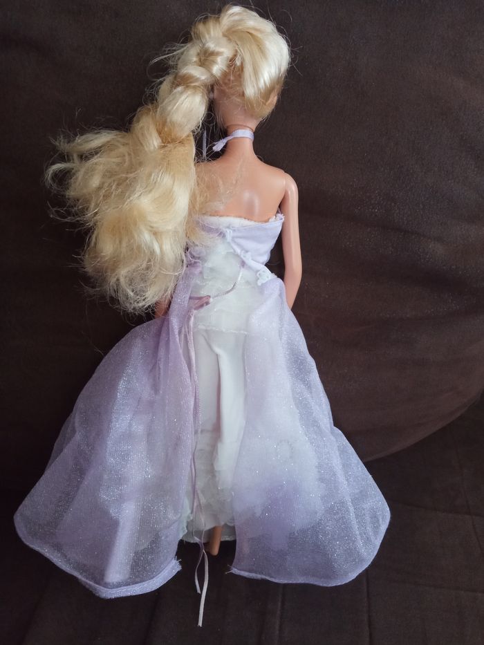 Jolie Poupée "Mattel" (Indonésie) - photo numéro 3