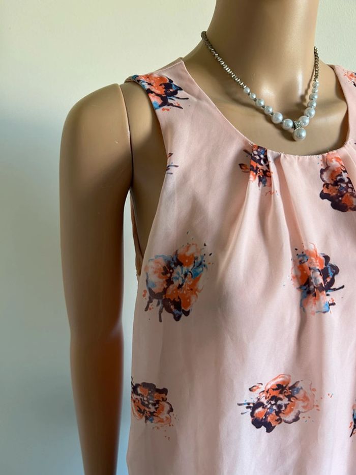 Blouse rose et fleurie sans manches Vero Moda taille XS jamais portée - photo numéro 5