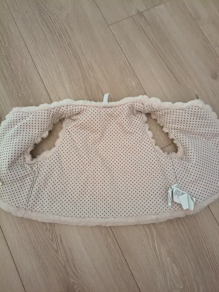 Veste fourrure sans manche taille 18 mois - photo numéro 5
