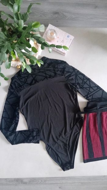 Body noir et tulle