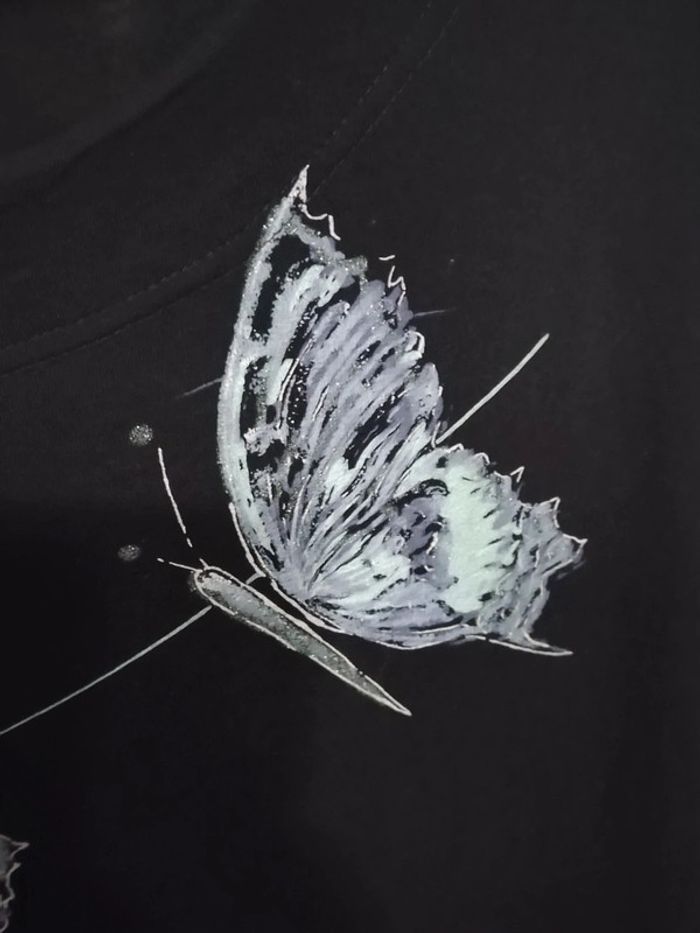 Tee shirt avec papillons - photo numéro 5
