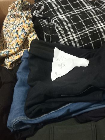 Carton vêtements s xs