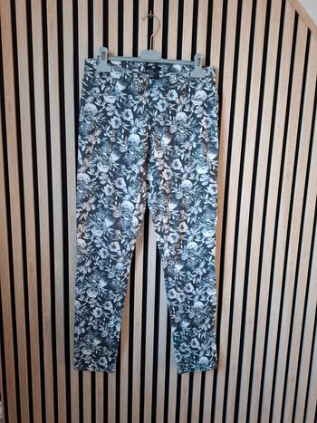 Pantalon skinny fleuri bohème noir gris blanc T 38