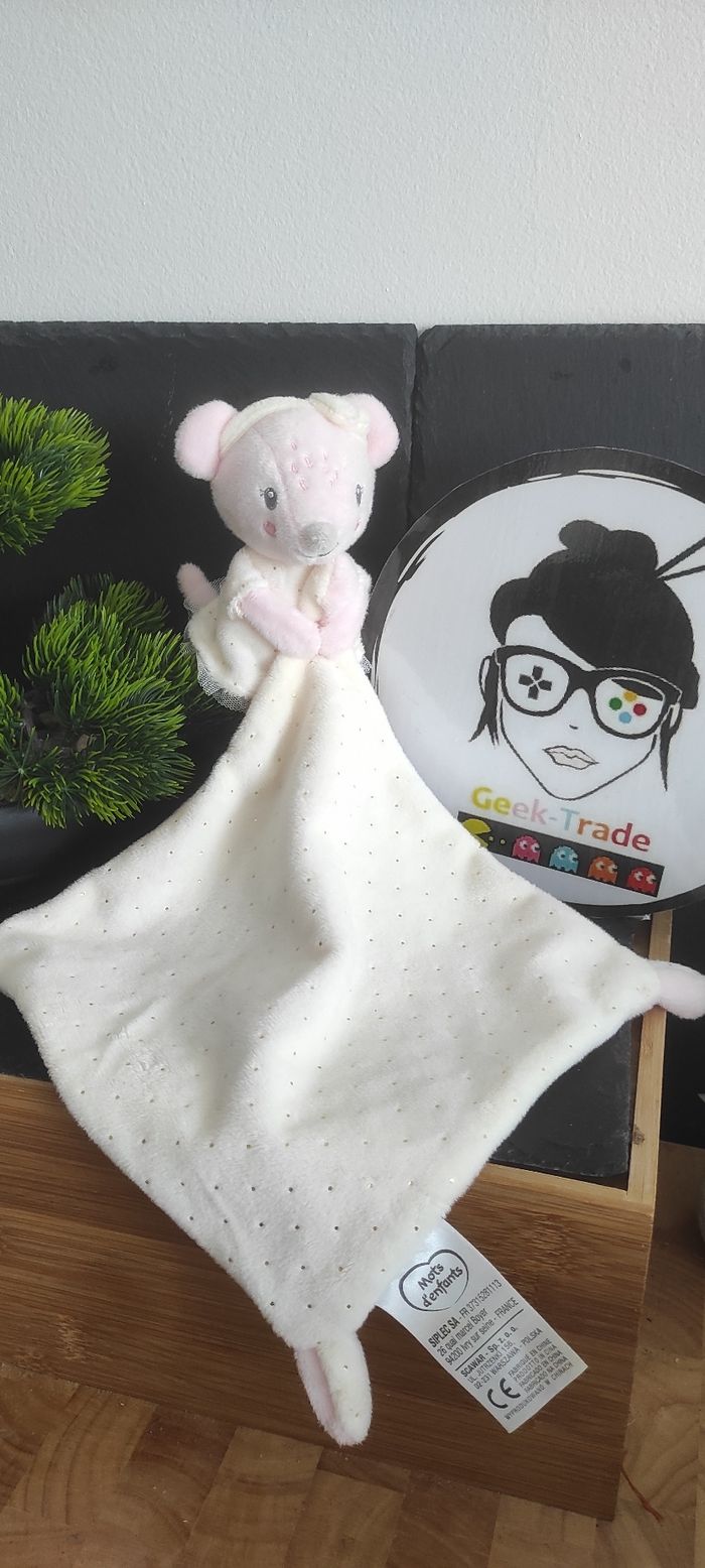 Doudou souris rose robe blanche mouchoir mots d'enfants Leclerc doré pois  Noeud