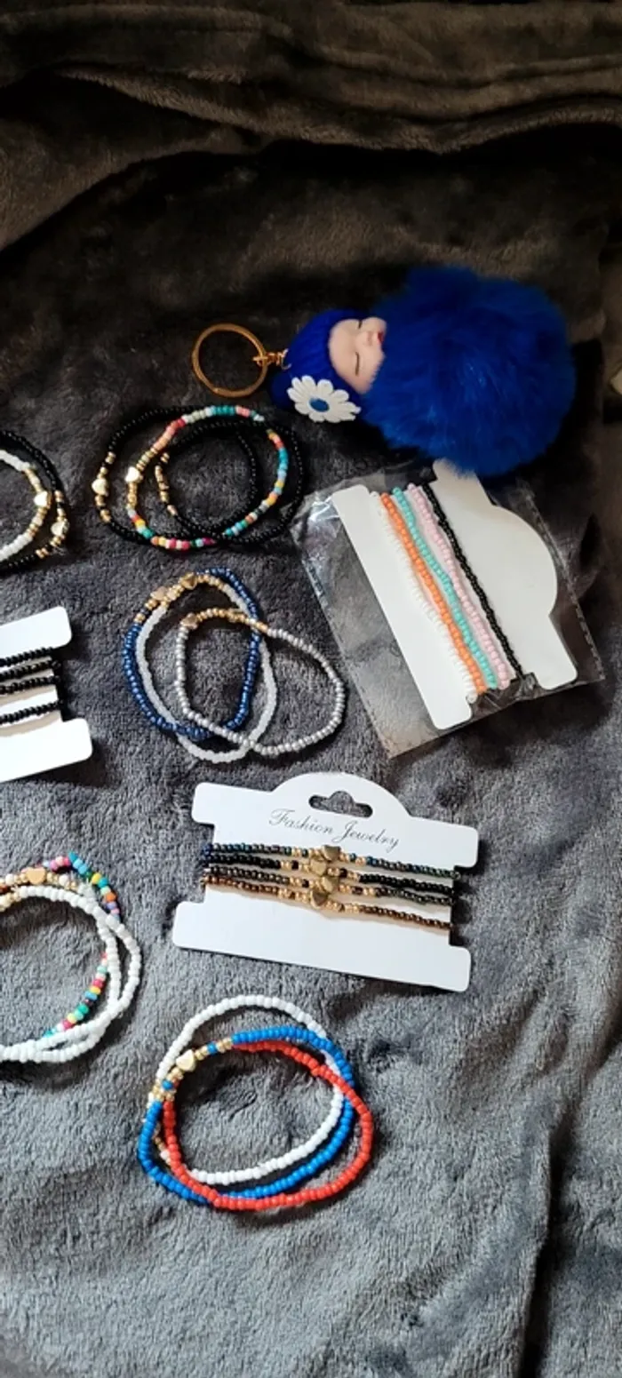 Lot Bracelets perles et porte-clés bébé - photo numéro 2
