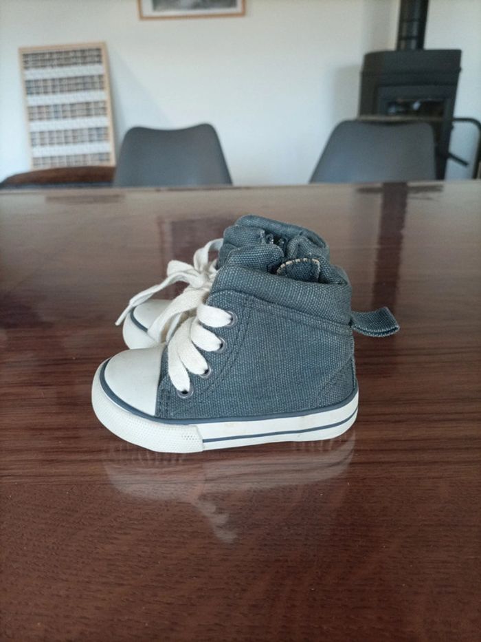 Baskets montantes bébé taille 18