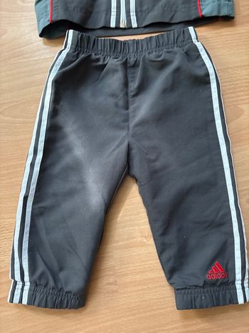 Bel ensemble survêtement jogging Adidas T. 18 mois garçon TBE 
