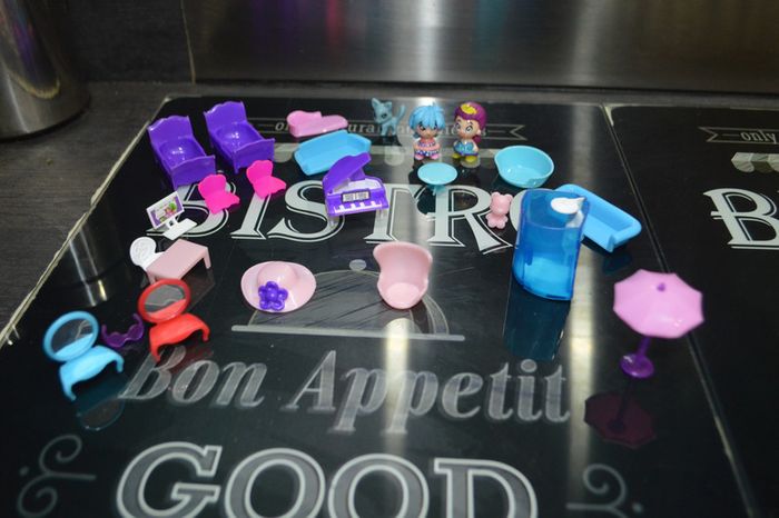 Lot figurines + accessoires - photo numéro 2