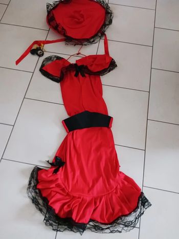 Robe espagnol avec castagnette