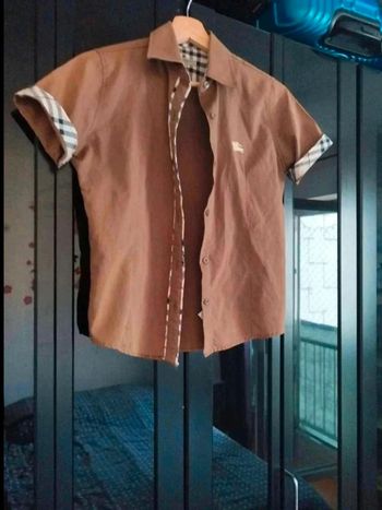 Chemise  manches  courtes  ,  taille  s  mais  pour  un  enfant