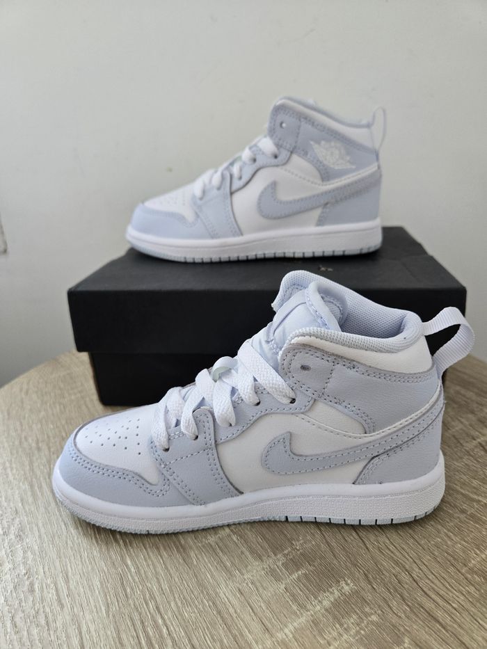 Nike Jordan 1 mid taille 28 neuves blanc bleu - photo numéro 2