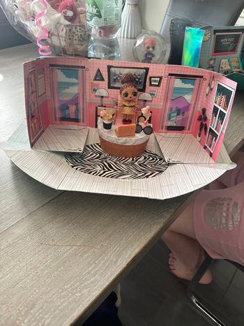 Poupée lol secrétariat