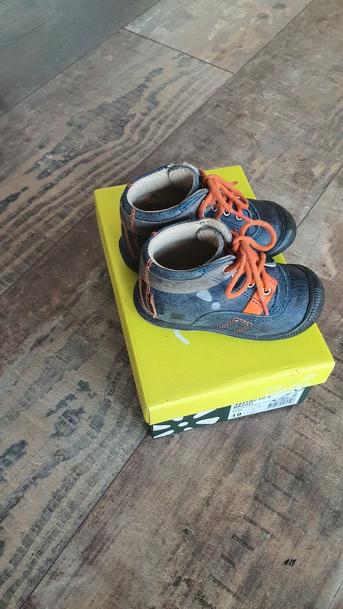 👦 chaussures aster Taille 19 en très bon état - photo numéro 3