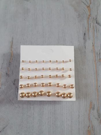Lot boucles d'oreilles dorées