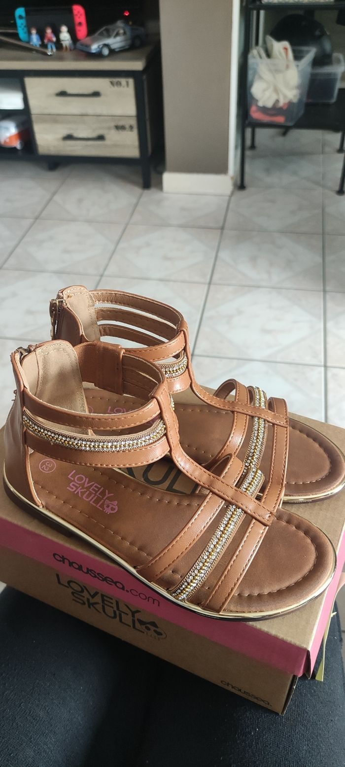 Sandales neuves - photo numéro 2
