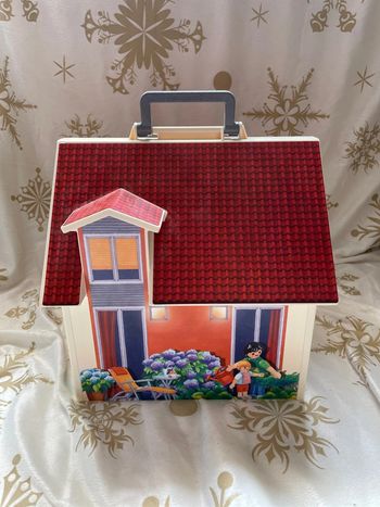 Maison playmobil avec accessoires et personnages
