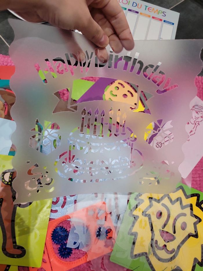 Lot de pochoirs et mandala pour dessin peinture enfant avec anniversaire et alphabet - photo numéro 2
