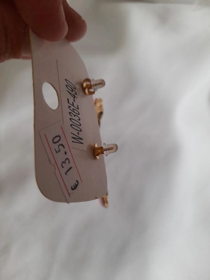 Boucles d'oreilles rose et doré neuve encore étiquetée 🏷 - photo numéro 2