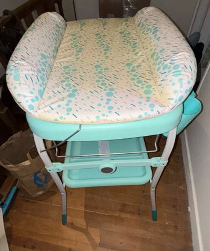 Baignoire et table à lange - photo numéro 5