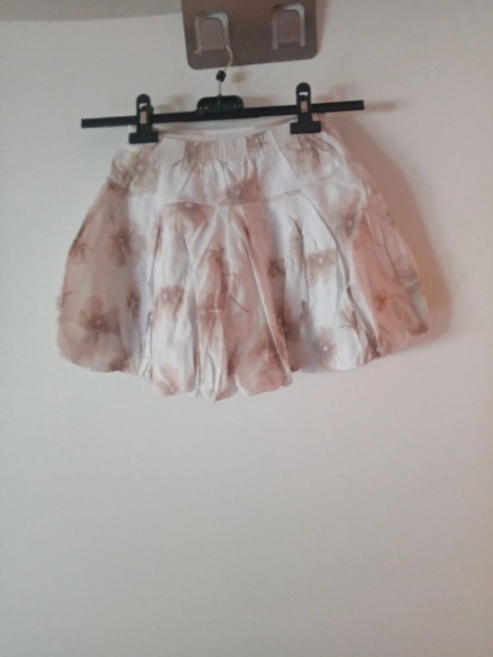 Jolie jupe blanche.  Taille 5 ans - photo numéro 5