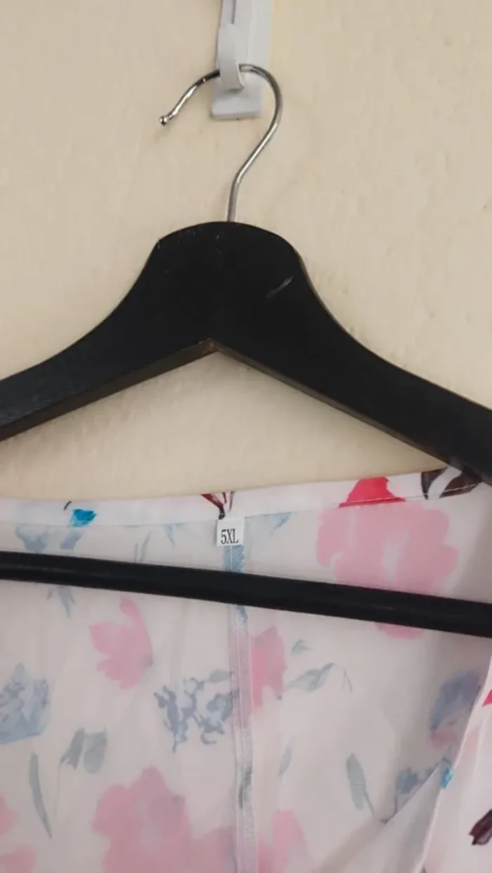 Blouse à fleurs - Shein - taille 52 - photo numéro 3