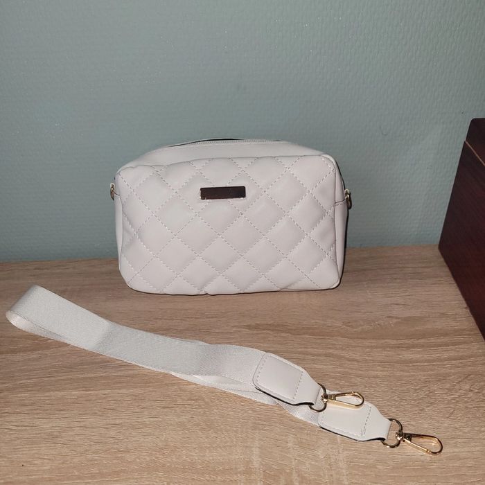 Petit sac bandoulière neuf liquidation 50%