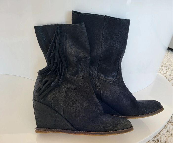 Bottes noires à franges mi hautes en daim talon compensé Galeries Lafayette Taille 39 - photo numéro 3