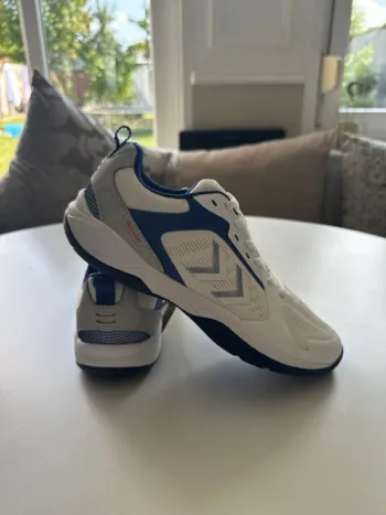 Baskets Hummel Speed Court Homme – Taille 42 – Blanc & Bleu