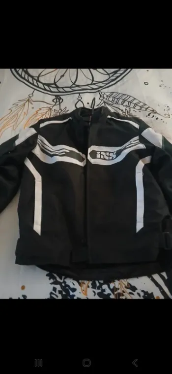 Blouson moto Ixs taille M impeccable
Avec protection coudes , épaules