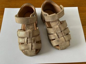 Sandales mi ouvertes dorée