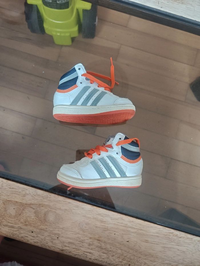 Baskets Adidas p.19 - photo numéro 8