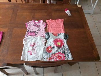 Lot de 4 t-shirt en 6 mois.