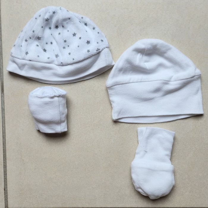 Lot 2 bonnets 2 moufles 1 mois
