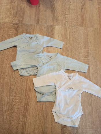 Lot 3 bodys taille 0