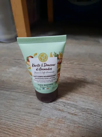 Lait corps nourrissant - Karité & Douceur d'amandes _ Yves Rocher - 30 ml